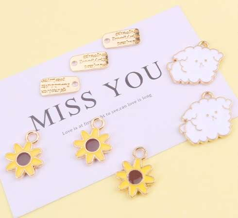 Alloy Flower Keychain, Cute Badge Accessories, Dripping Oil Keyring - available at Sparq Mart